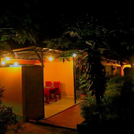 Palm Star Motel Fort Portal Buitenkant foto