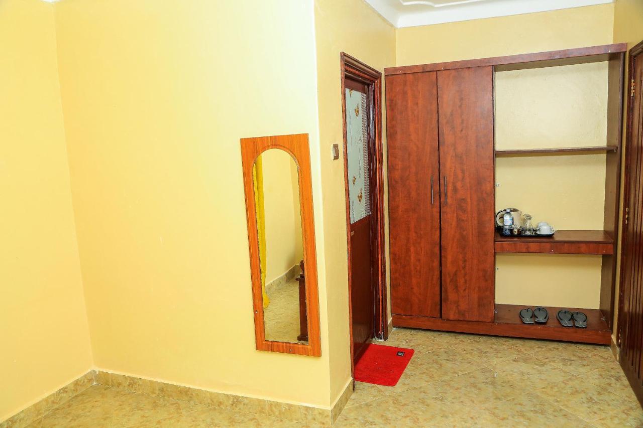 Palm Star Motel Fort Portal Buitenkant foto