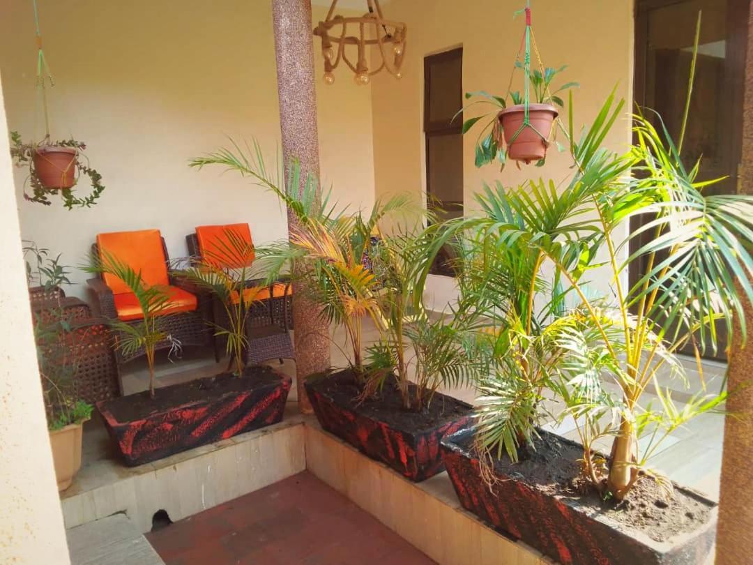 Palm Star Motel Fort Portal Buitenkant foto