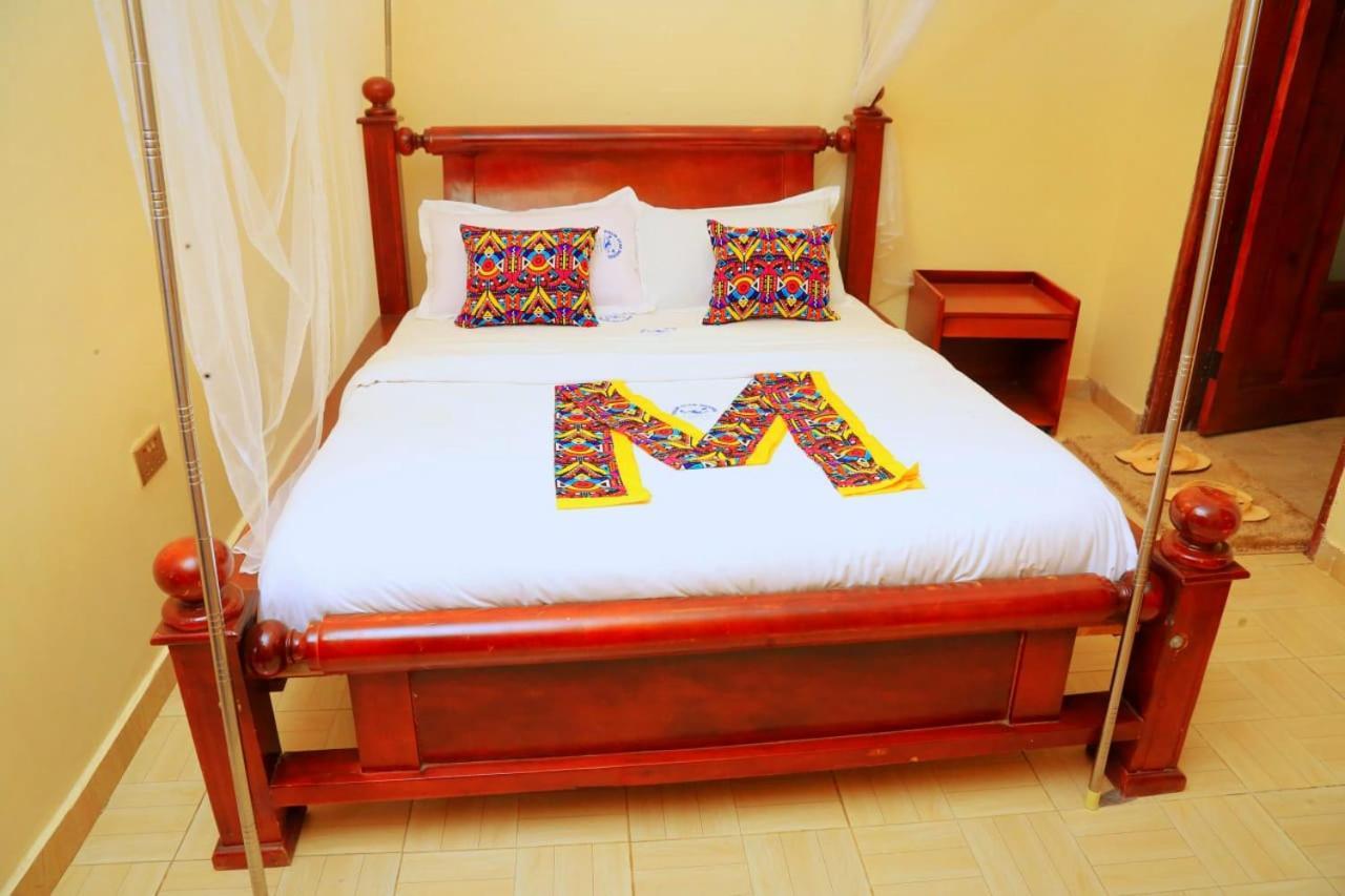Palm Star Motel Fort Portal Buitenkant foto