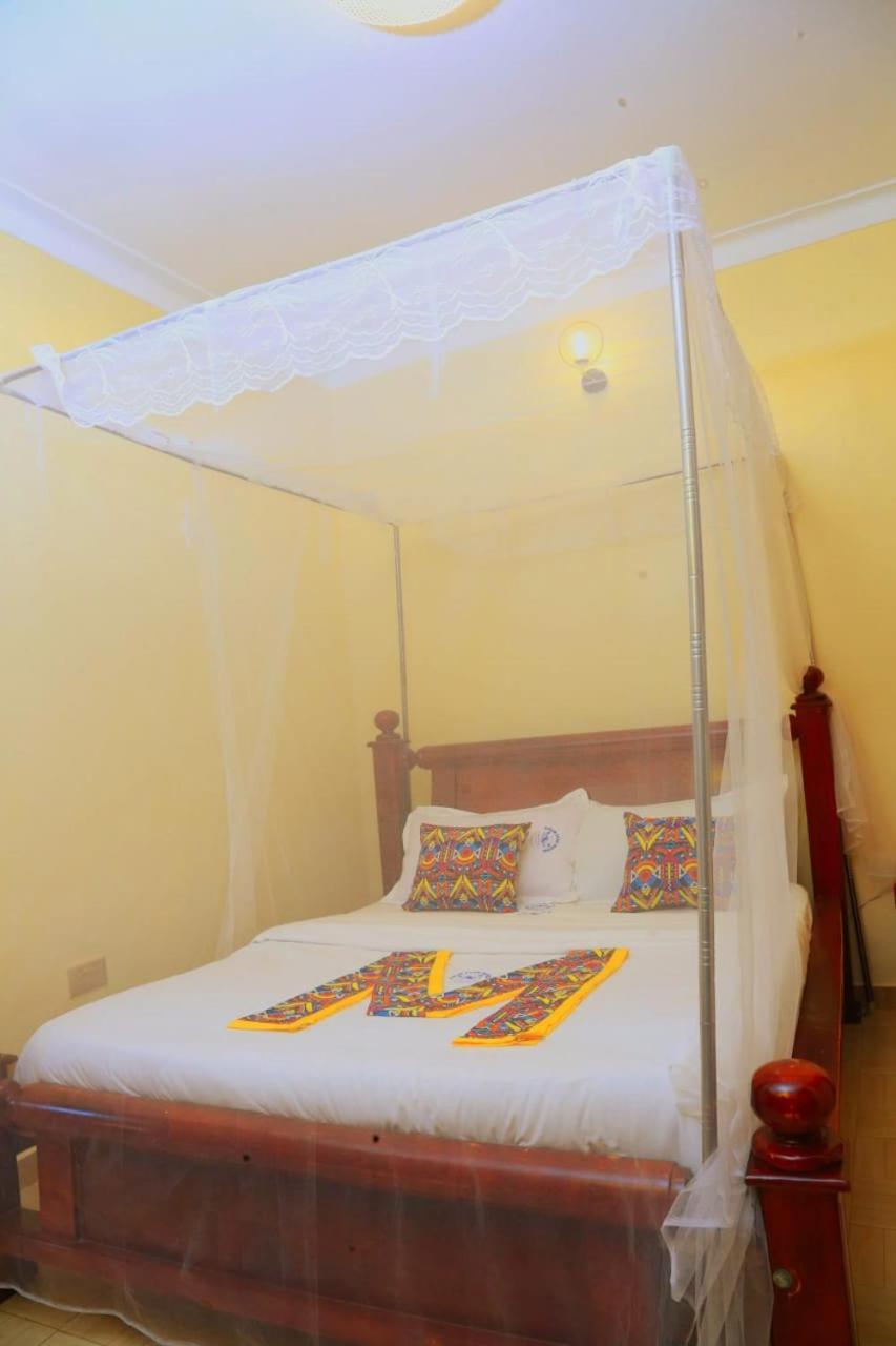 Palm Star Motel Fort Portal Buitenkant foto