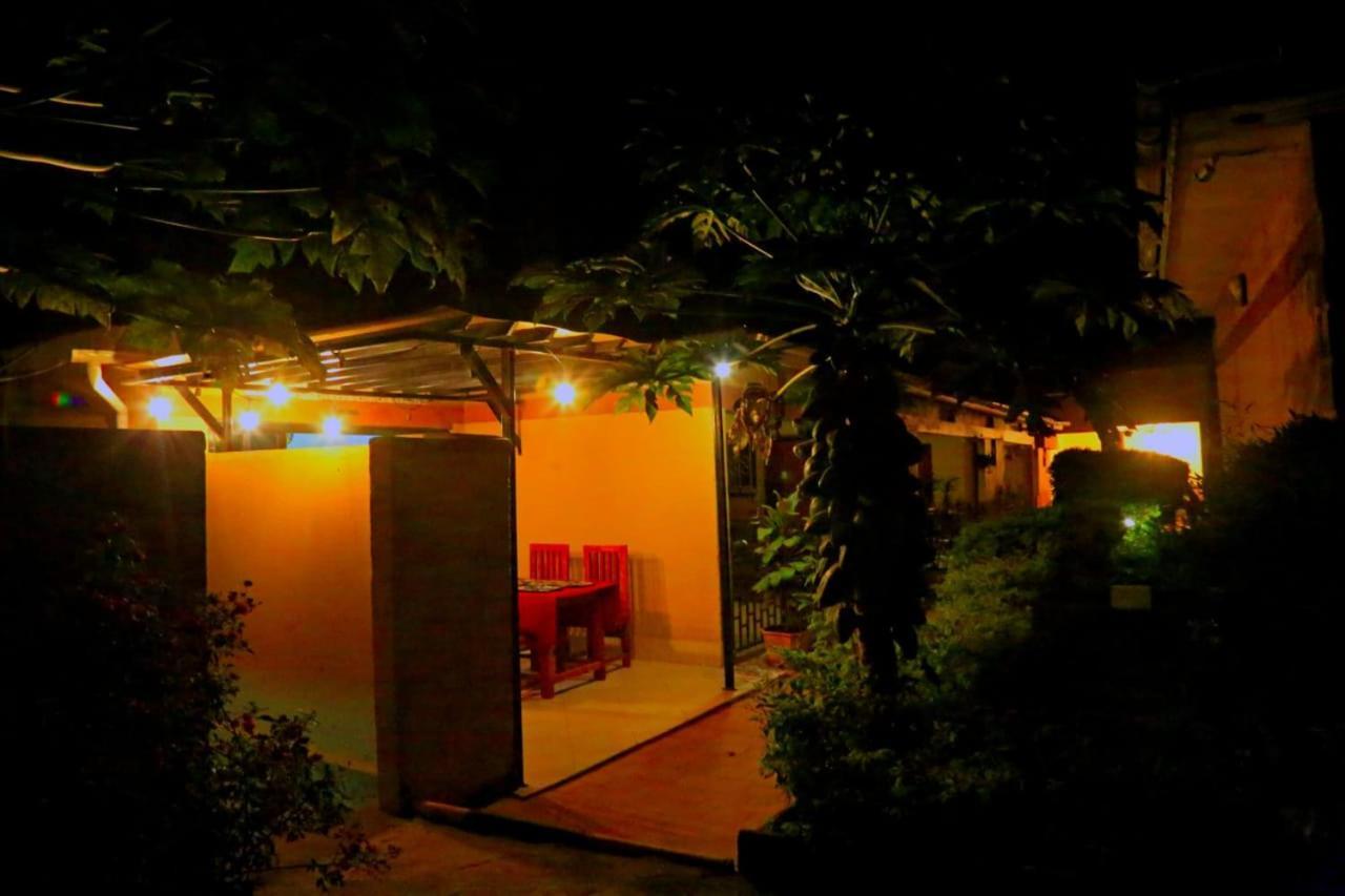 Palm Star Motel Fort Portal Buitenkant foto