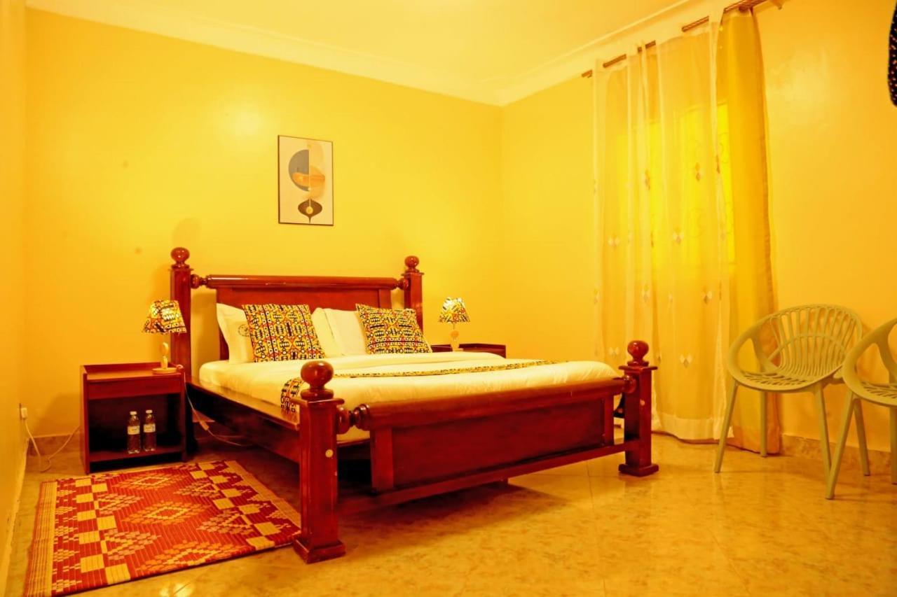 Palm Star Motel Fort Portal Buitenkant foto
